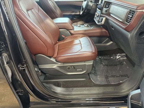 Used 2023 Ford Expedition Limited AWD/4WD image 32