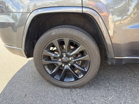 Used 2019 Jeep Grand Cherokee Altitude AWD/4WD image 11