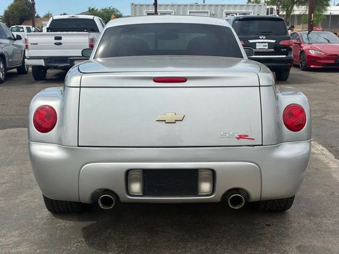 Used 2005 Chevrolet SSR w/ Preferred Equipment Group RWD image 7