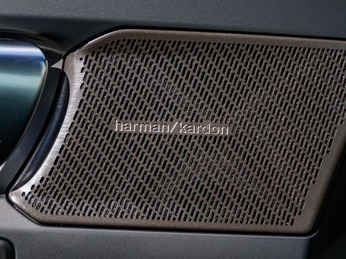 Used 2023 Volvo C40 P8 Recharge Ultimate image 25