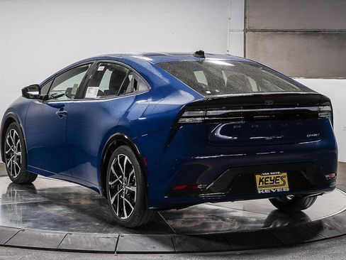 New 2026 Toyota Prius Plug-In Hybrid FWD image 6