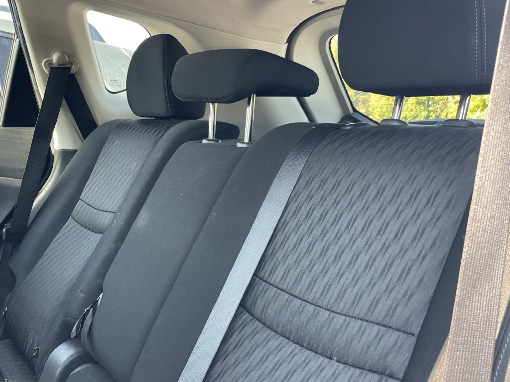 Used 2017 Nissan Rogue S FWD image 11
