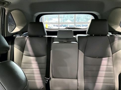 Used 2022 Toyota RAV4 XLE Premium image 16