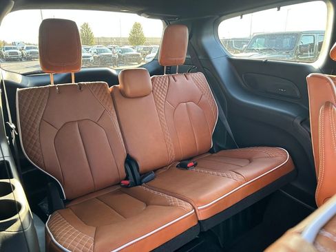 New 2026 Chrysler Pacifica Pinnacle image 25