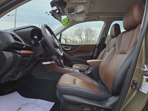 Used 2023 Subaru Forester Touring image 12