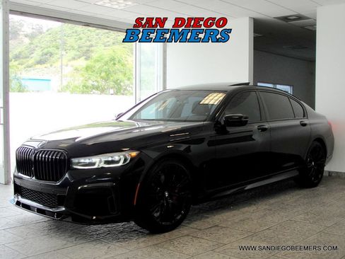 Used 2022 BMW 740i w/ M Sport Package image 17