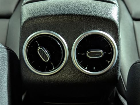 Used 2025 Mercedes-Benz GLB 250 image 23