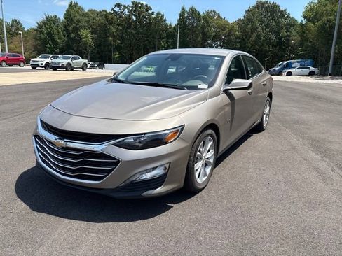 Used 2025 Chevrolet Malibu LT FWD image 3