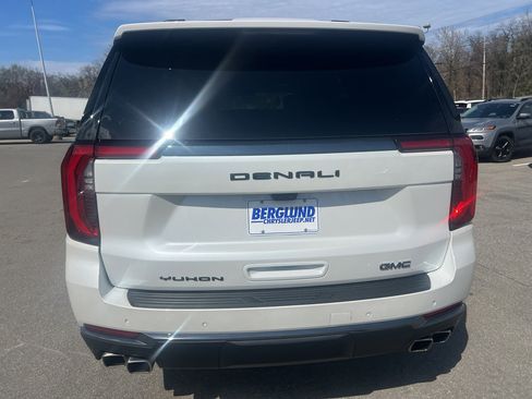 Used 2025 GMC Yukon Denali Ultimate w/ LPO, Floor Liner Package image 5