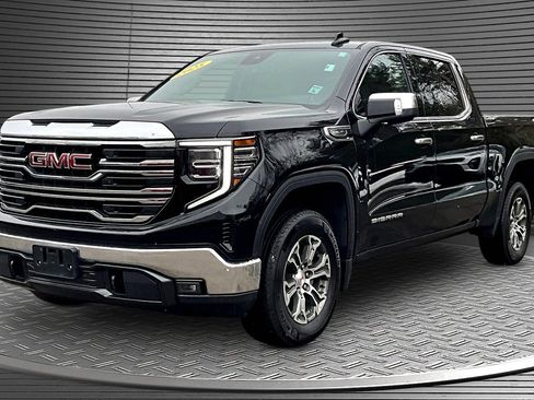 Used 2025 GMC Sierra 1500 SLT image 3