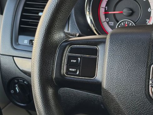 Used 2012 Dodge Grand Caravan SE image 25