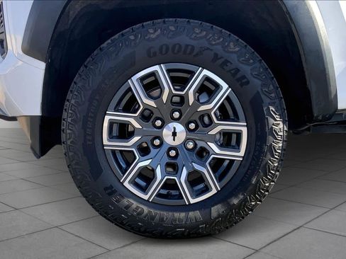 Certified 2024 Chevrolet Colorado Z71 w/ Z71 Convenience Package 2 image 11