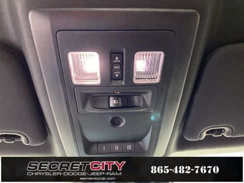 Used 2018 RAM 3500 Laramie Longhorn image 19