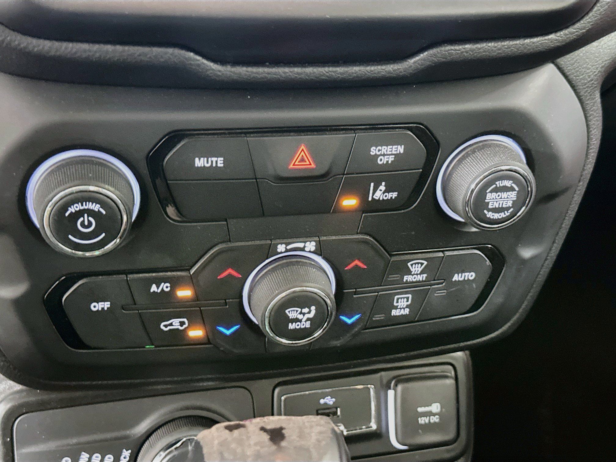 Used 2023 Jeep Renegade Trailhawk w/ Sun/Sound Group AWD/4WD image 24