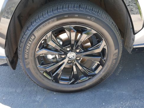 Used 2023 Toyota RAV4 XSE AWD/4WD image 15