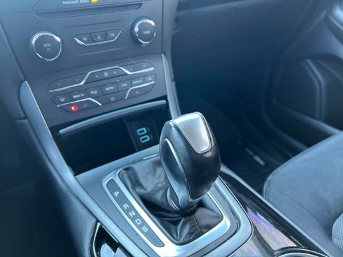 Used 2016 Ford Edge SE image 32