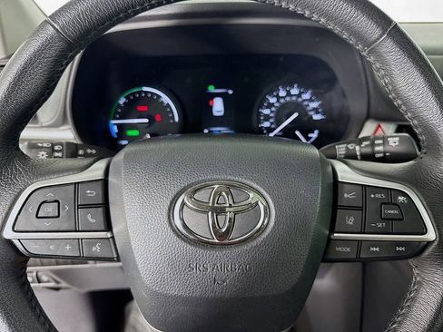 Used 2024 Toyota Sienna XLE image 16