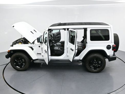 Used 2023 Jeep Wrangler Unlimited Sahara AWD/4WD image 39