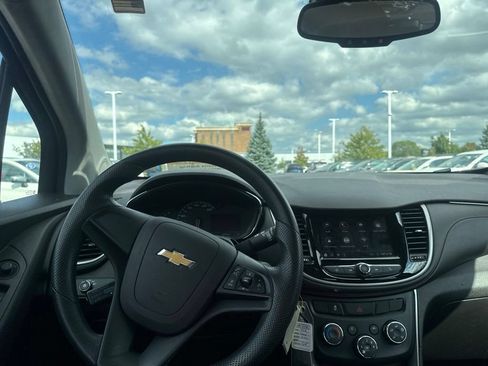 Used 2019 Chevrolet Trax LS FWD image 10