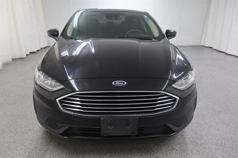 Used 2020 Ford Fusion SE FWD image 2
