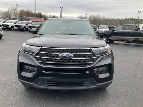 Certified 2022 Ford Explorer XLT image 2