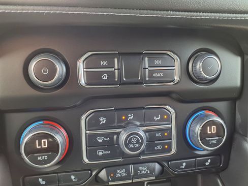 Used 2022 Chevrolet Tahoe LT w/ Luxury Package RWD image 9
