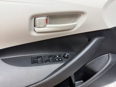 Used 2022 Toyota Corolla LE FWD image 19
