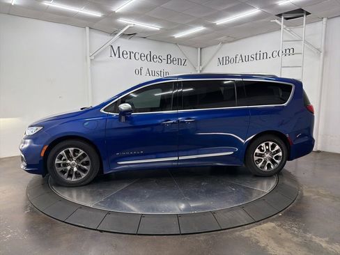 Used 2021 Chrysler Pacifica Pinnacle FWD image 4