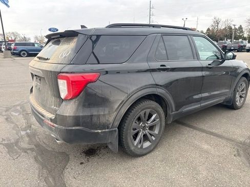 Used 2022 Ford Explorer XLT w/ Equipment Group 202A AWD/4WD image 10