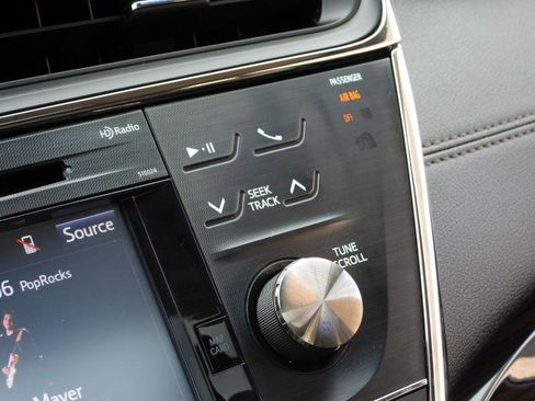 Used 2015 Toyota Avalon Limited image 60