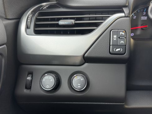 Used 2020 Chevrolet Tahoe LS w/ Enhanced Driver Alert Package image 32