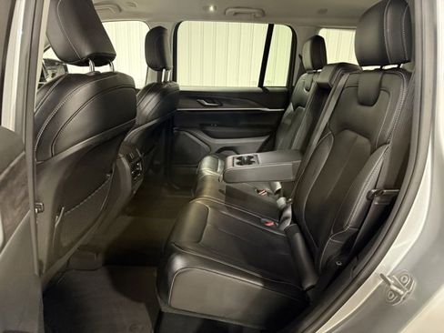 Used 2023 Jeep Grand Cherokee Limited image 29