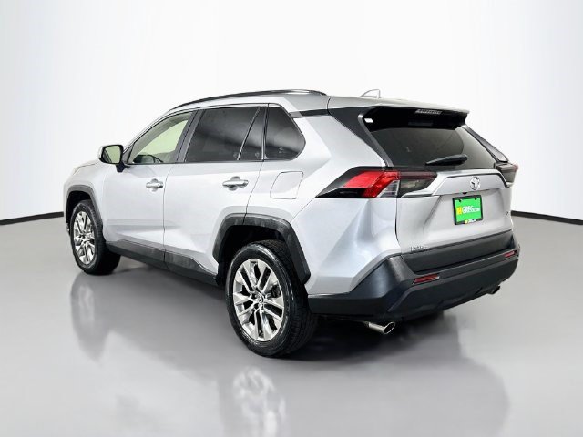 Used 2019 Toyota RAV4 XLE Premium FWD image 7