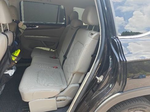 Used 2024 Volkswagen Atlas SE w/ Black Wheel Package FWD image 8