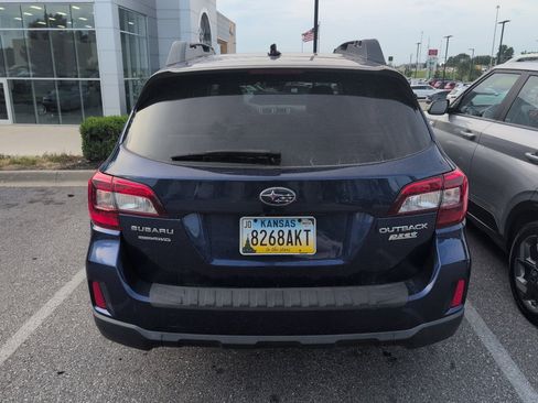 Used 2017 Subaru Outback 2.5i Premium AWD/4WD image 6