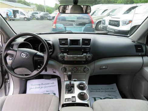 Used 2011 Toyota Highlander 4WD w/ Cold Weather Pkg image 5