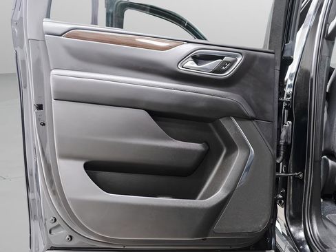 Used 2023 GMC Yukon XL SLE image 28