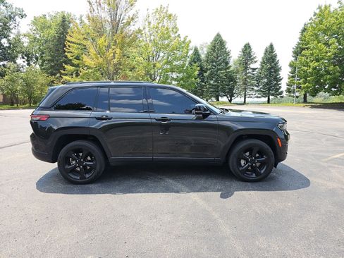 Used 2023 Jeep Grand Cherokee Limited w/ Luxury Tech Group II AWD/4WD image 7
