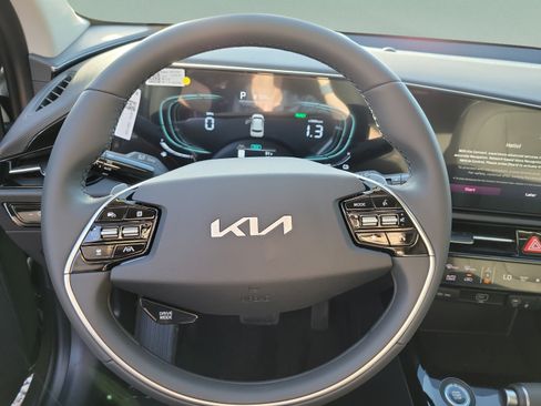 New 2026 Kia Niro EX FWD image 16