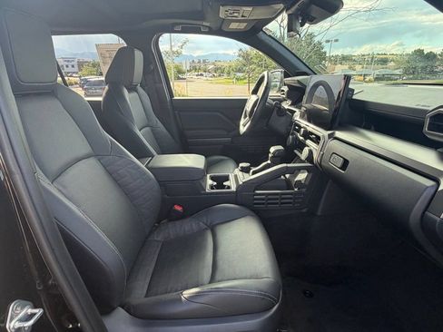 Used 2025 Toyota 4Runner TRD Off-Road Premium AWD/4WD image 34
