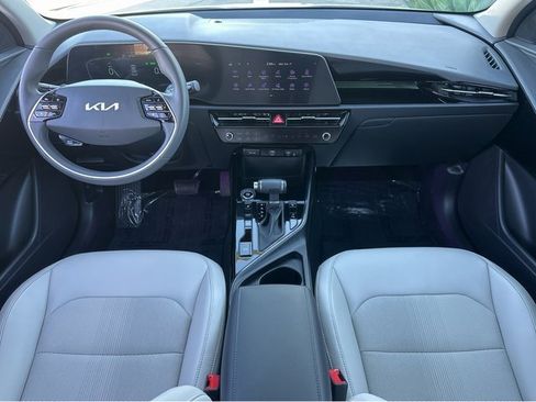 Certified 2025 Kia Niro EX image 7