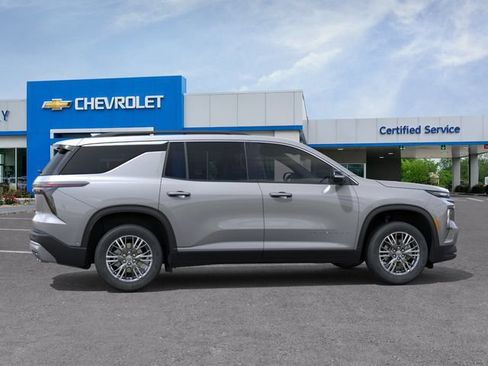 New 2026 Chevrolet Traverse LT w/ Driver Confidence Package FWD image 5