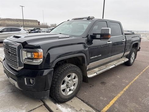 Used 2018 GMC Sierra 2500 Denali image 1
