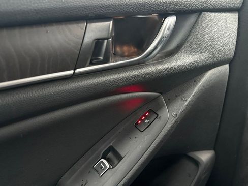 Used 2019 Honda Accord Touring image 10