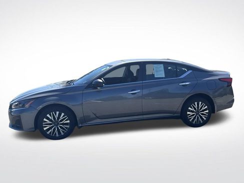 Used 2024 Nissan Altima 2.5 SV AWD/4WD image 4