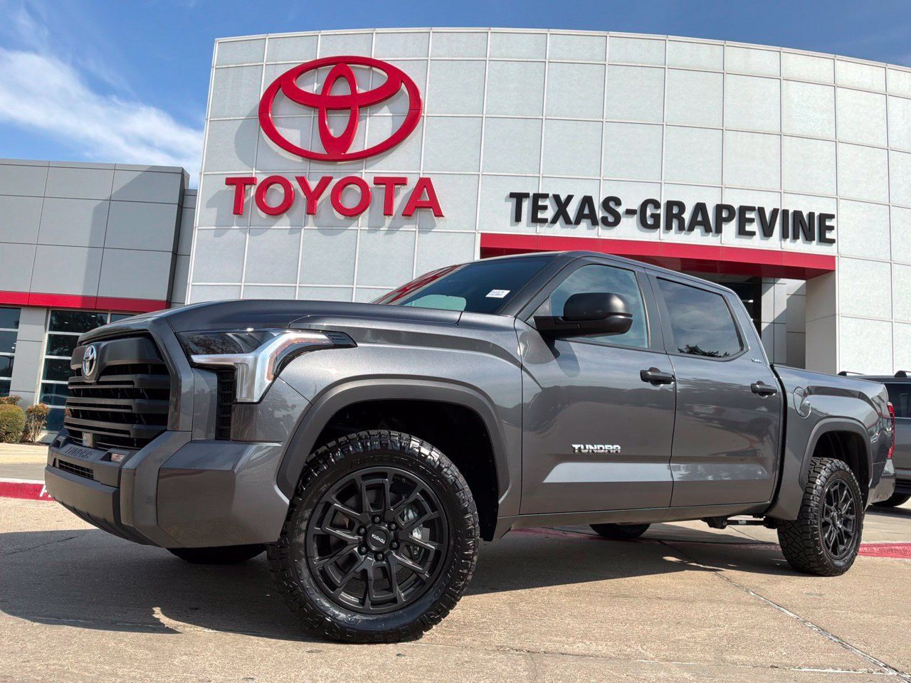 Used 2025 Toyota Tundra SR5 AWD/4WD image 2