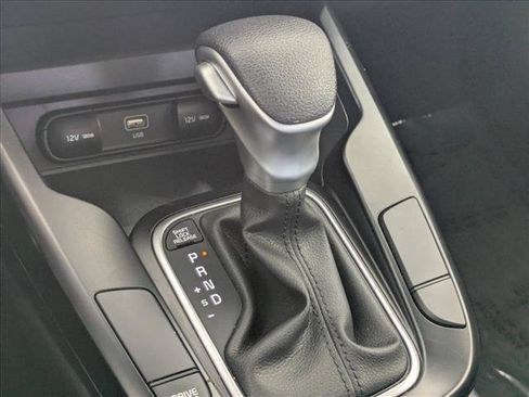 Used 2025 Kia Soul LX w/ LX Technology Package FWD image 12