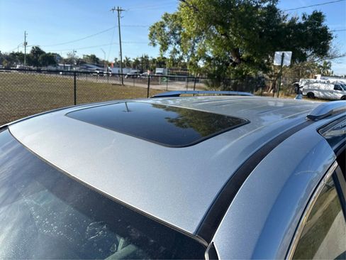 Used 2022 Toyota Sienna Limited FWD image 11