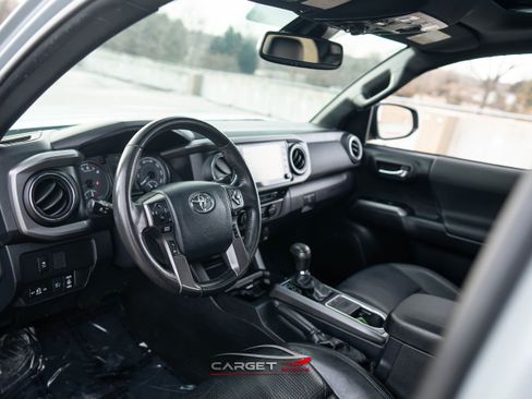 Used 2020 Toyota Tacoma TRD Off-Road image 9