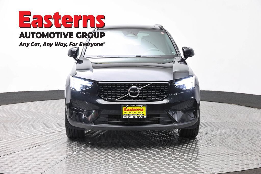 Used 2024 Volvo XC40 B5 Core AWD/4WD image 4